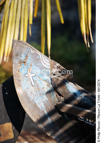 Etrave de pirogue. - © Philip Plisson / Plisson La Trinité / AA12574 - Nos reportages photos - Etrave