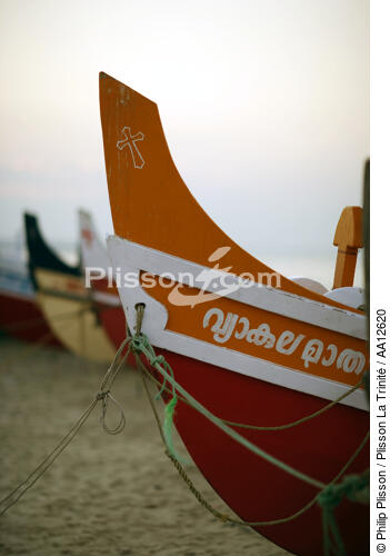 Bateaux sur la plage de Kollam. - © Philip Plisson / Plisson La Trinité / AA12620 - Nos reportages photos - Etraves