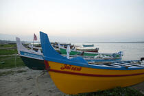 Bateaux sur la plage de Kollam. © Philip Plisson / Plisson La Trinité / AA12628 - Nos reportages photos - Ville [Kerala]