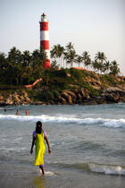 Sur la plage de Kovallam.. © Philip Plisson / Plisson La Trinité / AA12654 - Nos reportages photos - La petite pêche au Kerala, Inde du sud