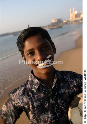 Young Hindu in Vilinjan. - © Philip Plisson / Plisson La Trinité / AA12682 - Photo Galleries - Inshore Fishing in Kerala, India