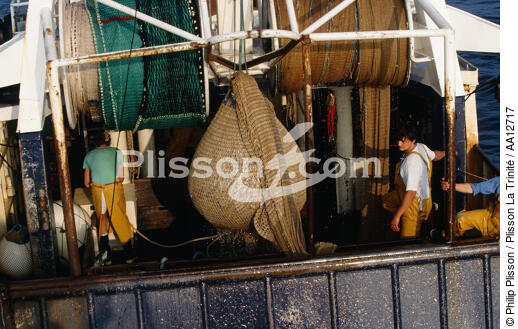 Chalutier en pêche. - © Philip Plisson / Plisson La Trinité / AA12717 - Nos reportages photos - Chalutier
