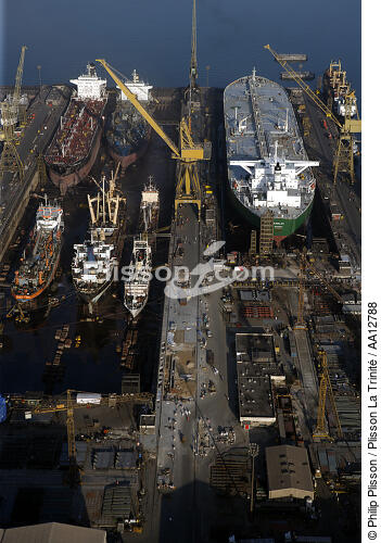 Réparation naval à Dubai. - © Philip Plisson / Plisson La Trinité / AA12788 - Nos reportages photos - Chantier Naval