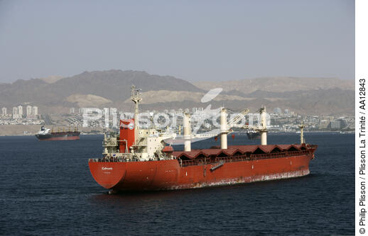 Chimiquier in front of the port of Eilat. - © Philip Plisson / Plisson La Trinité / AA12843 - Photo Galleries - Tanker carrying chemicals