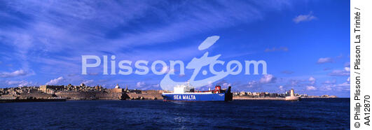Ferry arrivant à Malte. - © Philip Plisson / Plisson La Trinité / AA12870 - Nos reportages photos - Malte
