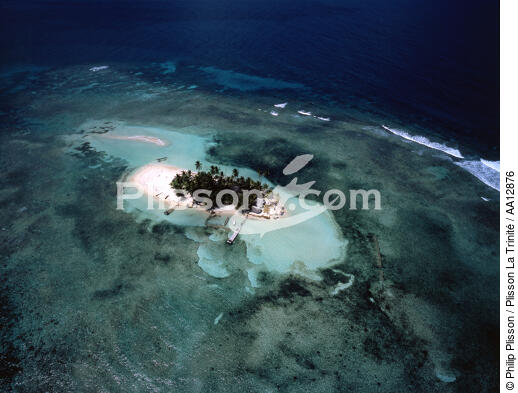 Une des îles de l'archipel des San Blas. - © Philip Plisson / Plisson La Trinité / AA12876 - Nos reportages photos - Ile [Panama]