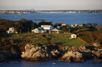 Bakers Island and Boston city on the back © Philip Plisson / Plisson La Trinité / AA13424 - Photo Galleries - Bakers Island