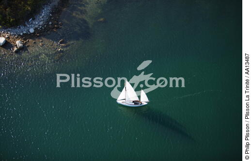 Voilier devant Elizabeth Islands. - © Philip Plisson / Plisson La Trinité / AA13487 - Nos reportages photos - Massachusetts