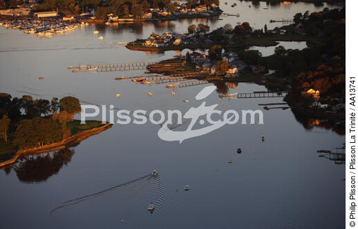 Salem - © Philip Plisson / Plisson La Trinité / AA13741 - Nos reportages photos - Mer calme