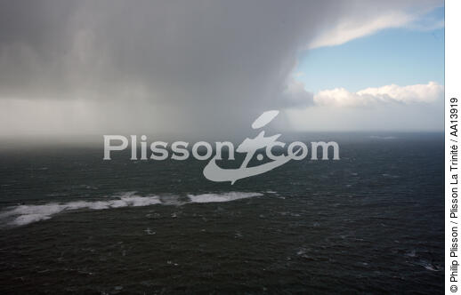 Rain on the sea. - © Philip Plisson / Plisson La Trinité / AA13919 - Photo Galleries - Wave