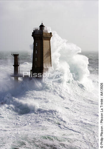 Storm in the strong current of Raz de Sein. - © Philip Plisson / Plisson La Trinité / AA13926 - Photo Galleries - Vieille [The]