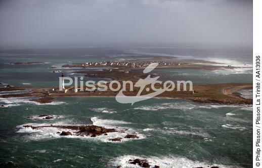 Tempête sur l'île de Sein. - © Philip Plisson / Plisson La Trinité / AA13936 - Nos reportages photos - Phares France