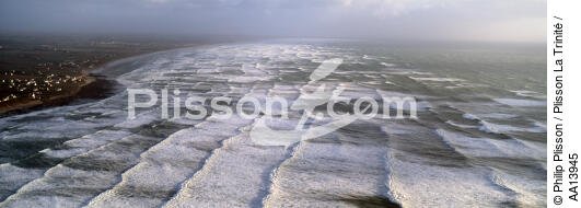 The bay of Audierne. - © Philip Plisson / Plisson La Trinité / AA13945 - Photo Galleries - Heavy swell