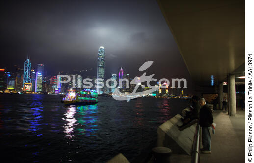 Hong-Kong by night. - © Philip Plisson / Plisson La Trinité / AA13974 - Photo Galleries - Sky-scraper