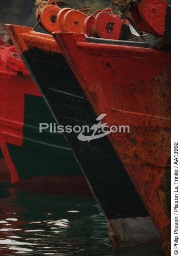 In the port of Aberdeen to HongKong. - © Philip Plisson / Plisson La Trinité / AA13992 - Photo Galleries - Elements of boat