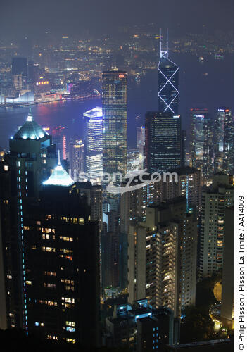 Hong Kong by night. - © Philip Plisson / Plisson La Trinité / AA14009 - Photo Galleries - Sky-scraper