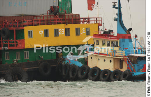 Tug boat in HongKong. - © Philip Plisson / Plisson La Trinité / AA14018 - Photo Galleries - Kowloon