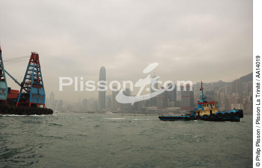 Remorqueur à Hong Kong. - © Philip Plisson / Plisson La Trinité / AA14019 - Nos reportages photos - Remorqueur