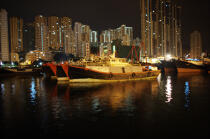In the port of Aberdeen in Hong Kong.. © Philip Plisson / Plisson La Trinité / AA14039 - Photo Galleries - Sky-scraper