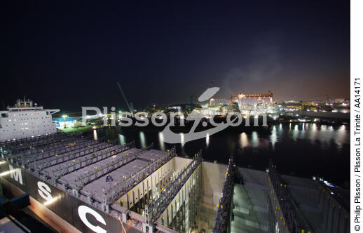 The harbour city of Ulsan in South Korea. - © Philip Plisson / Plisson La Trinité / AA14171 - Photo Galleries - Hyundai Shipyard, the largest shipyard in the world, South Korea