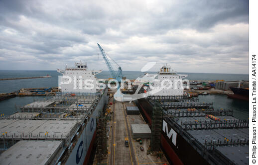 La ville portuaire de Ulsan en Corée de Sud. - © Philip Plisson / Plisson La Trinité / AA14174 - Nos reportages photos - Construction navale