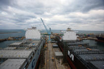 La ville portuaire de Ulsan en Corée de Sud. © Philip Plisson / Plisson La Trinité / AA14174 - Nos reportages photos - Chantier Hyundai, le plus grand chantier maritime du monde.