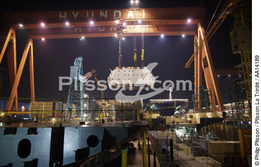La ville portuaire de Ulsan en Corée de Sud. - © Philip Plisson / Plisson La Trinité / AA14189 - Nos reportages photos - Chantier Hyundai, le plus grand chantier maritime du monde.