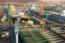 La ville portuaire de Ulsan en Corée de Sud. © Philip Plisson / Plisson La Trinité / AA14199 - Nos reportages photos - Chantier Hyundai, le plus grand chantier maritime du monde.