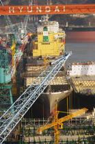 La ville portuaire de Ulsan en Corée de Sud. © Philip Plisson / Plisson La Trinité / AA14200 - Nos reportages photos - Chantier Hyundai, le plus grand chantier maritime du monde.