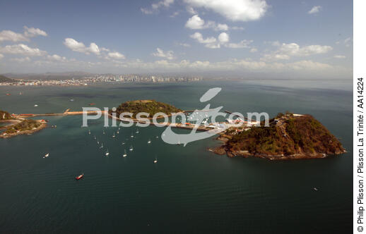 Panama City and the entry of the canal. - © Philip Plisson / Plisson La Trinité / AA14224 - Photo Galleries - Panama