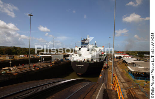Lock on Panama Canal. - © Philip Plisson / Plisson La Trinité / AA14235 - Photo Galleries - Panama Canal