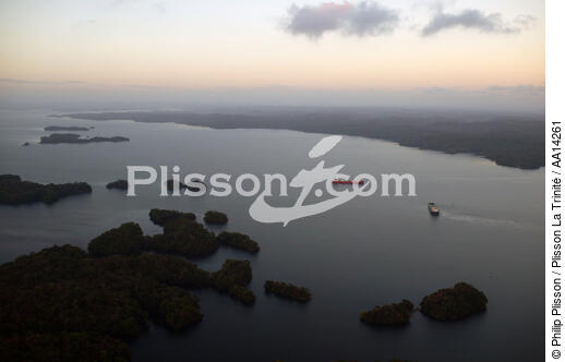 Le canal de Panama. - © Philip Plisson / Plisson La Trinité / AA14261 - Nos reportages photos - Ciel