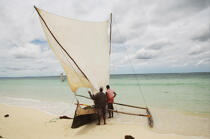 Anakao - Madagascar. © Philip Plisson / Plisson La Trinité / AA14371 - Photo Galleries - Man