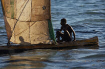 Ifaty - Madagascar. © Philip Plisson / Plisson La Trinité / AA14623 - Nos reportages photos - Bateau à rames