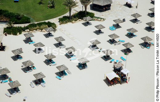 Beach in Dubaï. - © Philip Plisson / Plisson La Trinité / AA14920 - Photo Galleries - Beach