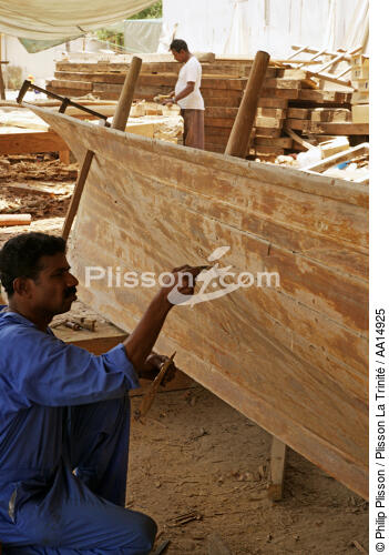 Construction de boutre à Dubaï. - © Philip Plisson / Plisson La Trinité / AA14925 - Nos reportages photos - Chantier naval