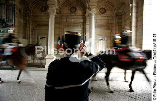 Republican guard. Quartier des Célestins - © Philip Plisson / Plisson La Trinité / AA15175 - Photo Galleries - Ile-de-France