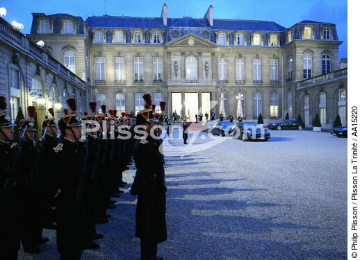 Republican guard. Palais de l'Elysée. - © Philip Plisson / Plisson La Trinité / AA15220 - Photo Galleries - Paris