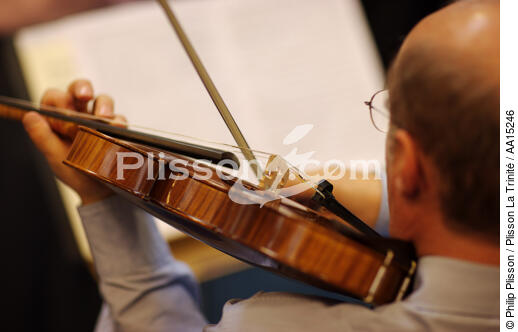 Quartier des Célestins. Orchestre à cordes en répétition. - © Philip Plisson / Plisson La Trinité / AA15246 - Nos reportages photos - Tradition