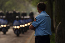 Republican guard. © Philip Plisson / Plisson La Trinité / AA15276 - Photo Galleries - Motorbike company