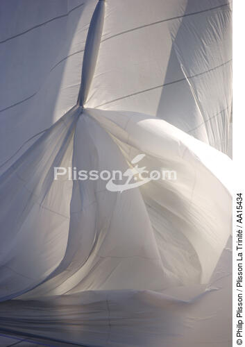 Lulworth - Classic Week 2007 - © Philip Plisson / Plisson La Trinité / AA15434 - Photo Galleries - Lowering of the sails