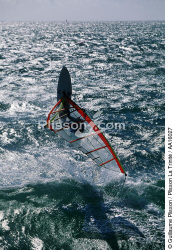 Planche à voile à Erdeven. - © Guillaume Plisson / Plisson La Trinité / AA16027 - Nos reportages photos - Sport nautique