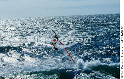 Planche à voile à Erdeven. - © Philip Plisson / Plisson La Trinité / AA16032 - Nos reportages photos - Sport et loisir