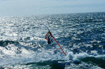 Planche à voile à Erdeven. © Philip Plisson / Plisson La Trinité / AA16032 - Nos reportages photos - Sport nautique