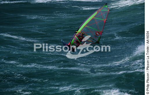 Planche à voile à Erdeven. - © Philip Plisson / Plisson La Trinité / AA16034 - Nos reportages photos - Planche à voile