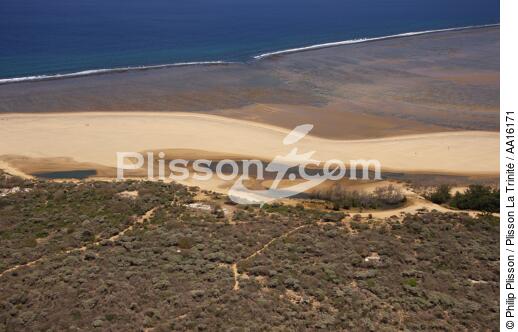 littoral nord de Tuléar - © Philip Plisson / Plisson La Trinité / AA16171 - Nos reportages photos - Dune