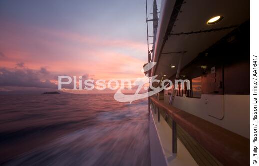 Le Ponant - © Philip Plisson / Plisson La Trinité / AA16417 - Photo Galleries - Sunset