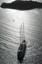 Le Ponant mooring in madagascar © Philip Plisson / Plisson La Trinité / AA16432 - Photo Galleries - Big Cruises