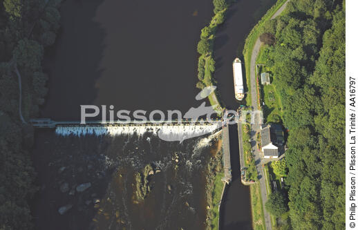 Ecluse prés d'Hennebont - © Philip Plisson / Plisson La Trinité / AA16797 - Nos reportages photos - Le Morbihan à tire d'ailes Photos de Philip Plisson