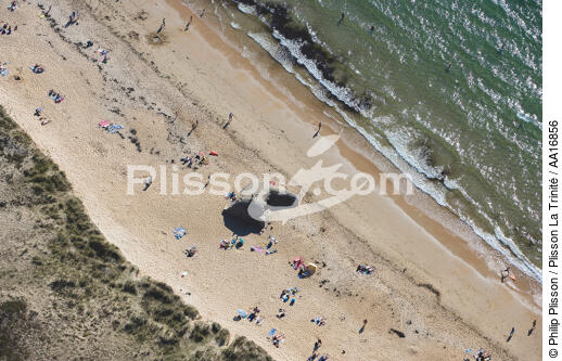The beach of Erdeven. - © Philip Plisson / Plisson La Trinité / AA16856 - Photo Galleries - Morbihan